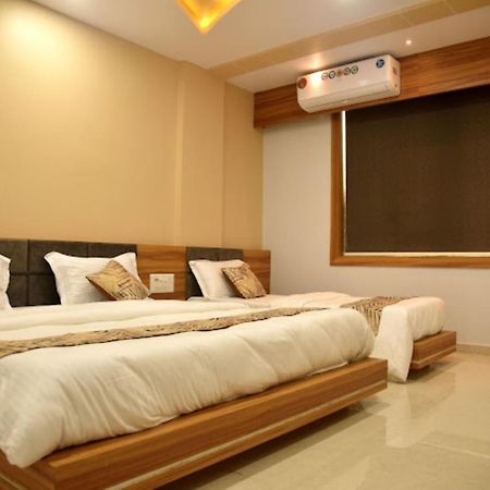 Hotel Krish , Сомнатх Экстерьер фото