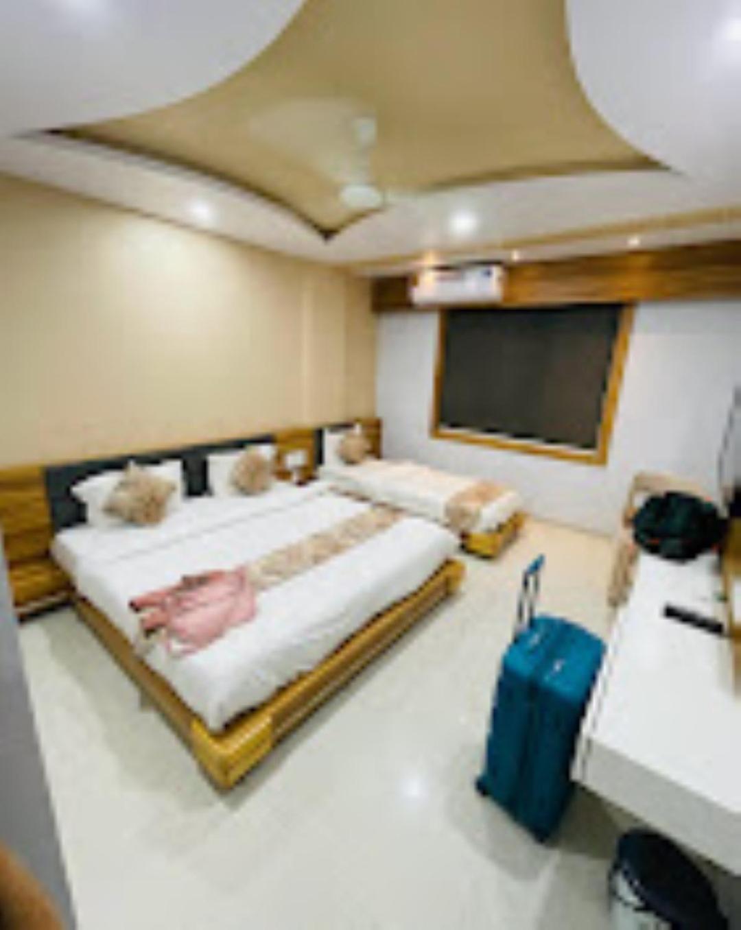 Hotel Krish , Сомнатх Экстерьер фото