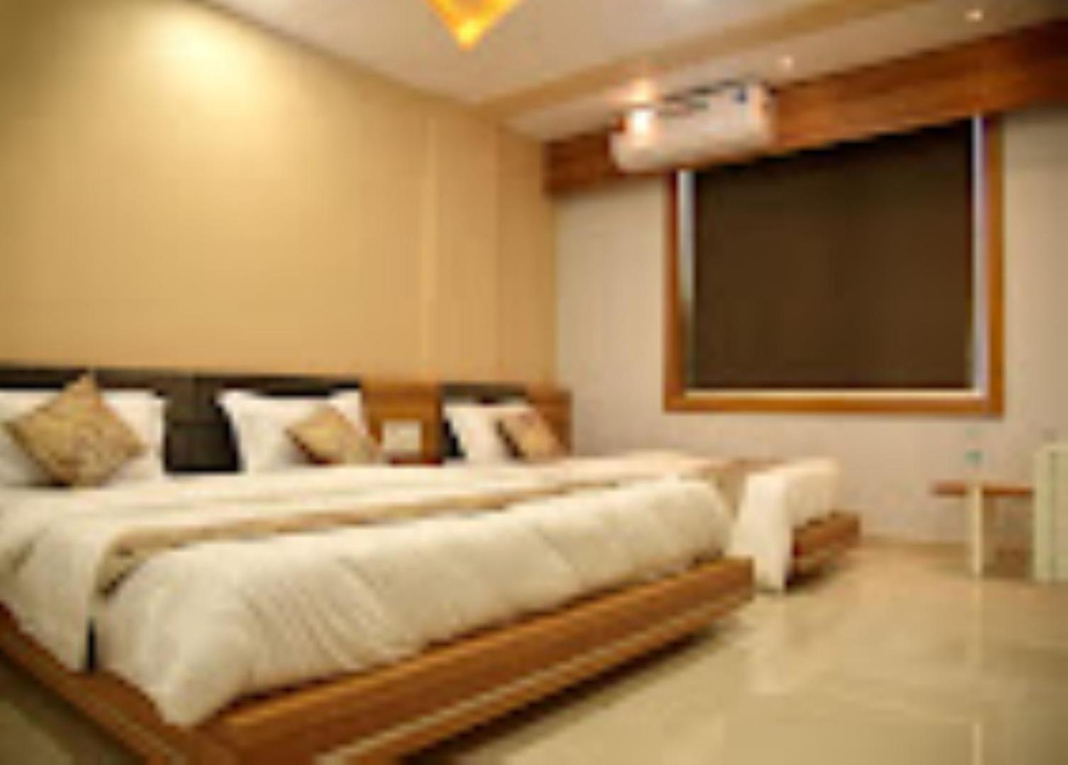 Hotel Krish , Сомнатх Экстерьер фото